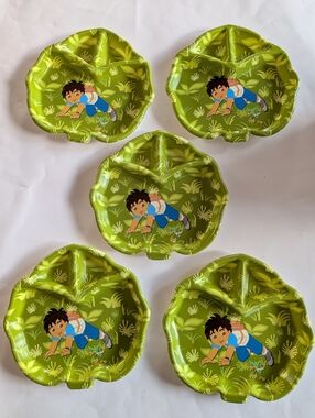 Lot Of 5 Diego Divided Plastic Plates 2007